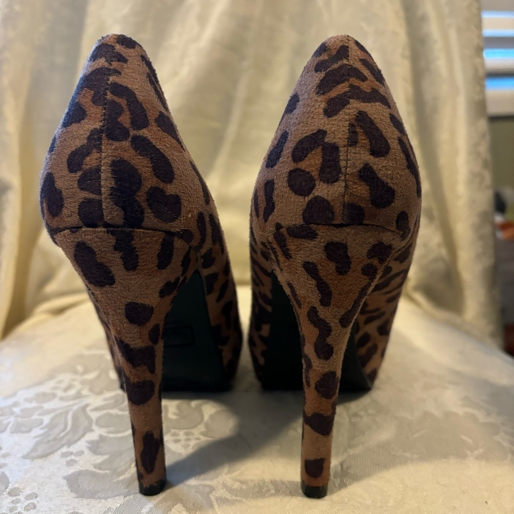 NWT Gorgeous Leopard Print Platform High Heels - Women - Picture 4 of 11
